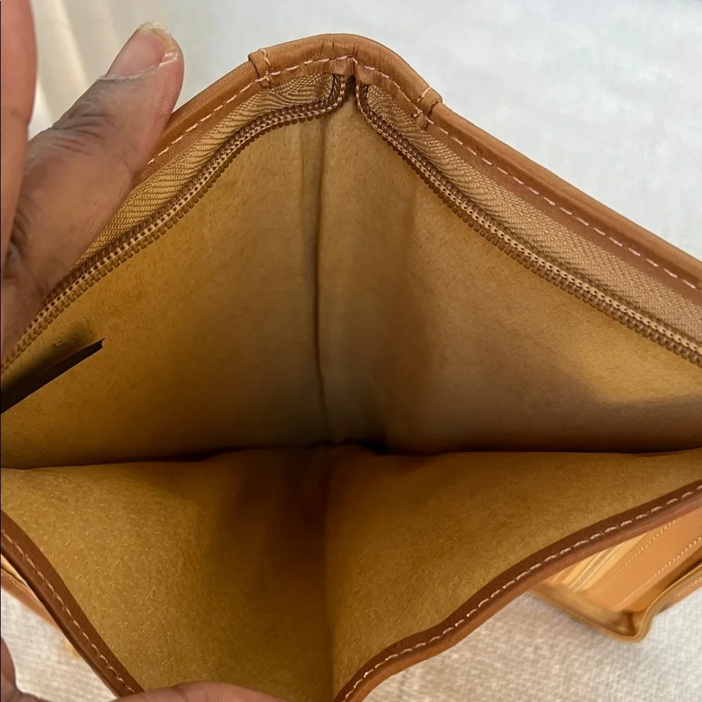 Classic Tan Leather Men's Wallet